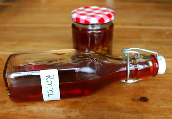 Rotöl aus Johanniskraut