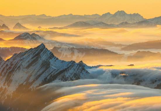 Gipfelblick: Aussicht vom Säntis in den Appenzeller Alpen