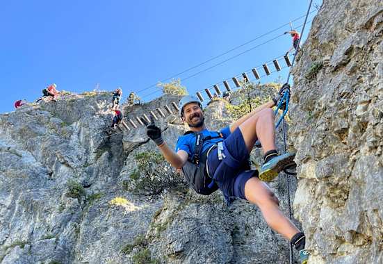 Für die Teilnehmer und Teilnehmerinnen des Bergwelten-Events „Mein erster Klettersteig“ ging es unter anderem am Sattelberg abwechslungsreich zur Sache.