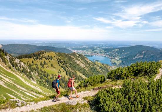 Bergsteiger unterwegs am Wanderweg.