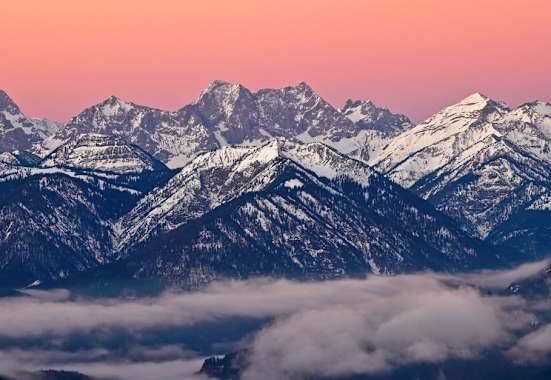 So könnten die Bayerischen Voralpen dieses Wochenende aussehen: Blick vom Seekarkreuz auf die Hochkarspitze, den Wörner, die westliche Karwendelspitze und Soiernspitze