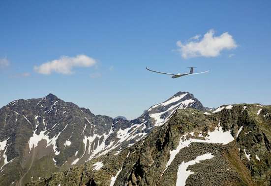 Durchgehend von Postkartenmotiven umgeben