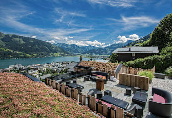 Mit Blick auf den schönen Zeller See lässt sich der Urlaub in Zell am See besonders gut genießen.