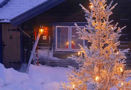 Winter: Hütte im Schnee
