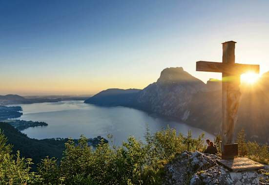 Blick vom Kleinen Sonnstein über den Traunsee im oberösterreichischen Salzkammergut