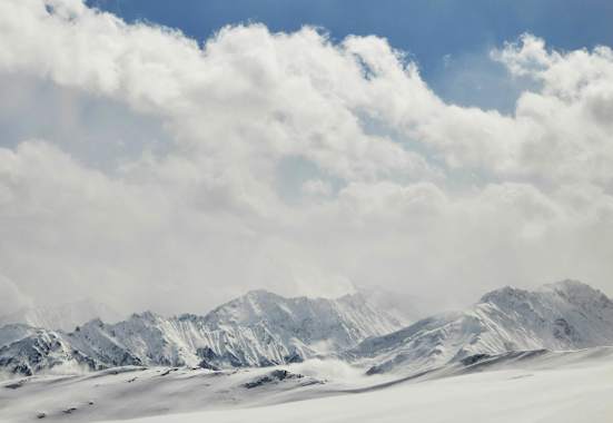 Skitour im Trattenbachtal in Salzburg mit Blick in die Hohen Tauern