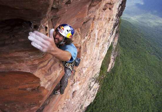 Kletterstar Stefan Glowacz in seinem Element