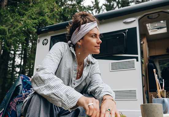 Alles, was man braucht, um glücklich zu sein, befindet sich perfekt verstaut im Reisemobil.