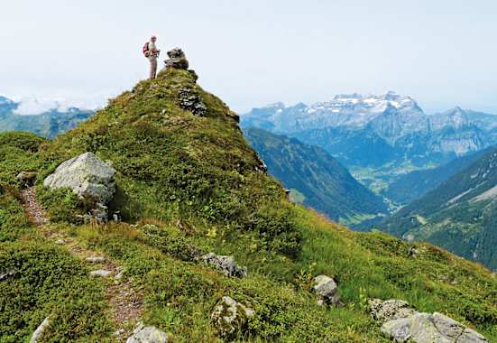 Rund um Zürich: Am Sunnenhörnli hoch über dem Sernftal in der Schweiz