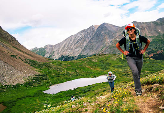 big agnes rucksack zwei frauen sind wandern in den bergen