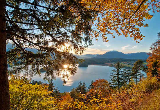 Blick von der Taborhöhe auf den Faaker See bei Villach in Kärnten