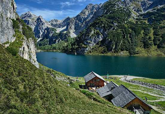 Der Tappenkarsee mit der Tappenkarseealm 