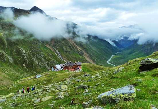 Das Taschachhaus in den Ötztaler Alpen in Tirol