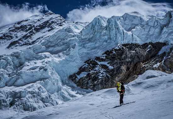 Ski-Bergsteiger Grzegorz Bargiel im Himalaya (Tibet)
