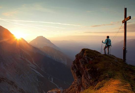 Wandern in Tirol: Sonnenaufgang über der Mieminger Kette