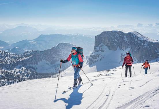 Ein einmaliges Erlebnis: mit den Skiern über das Tote Gebirge