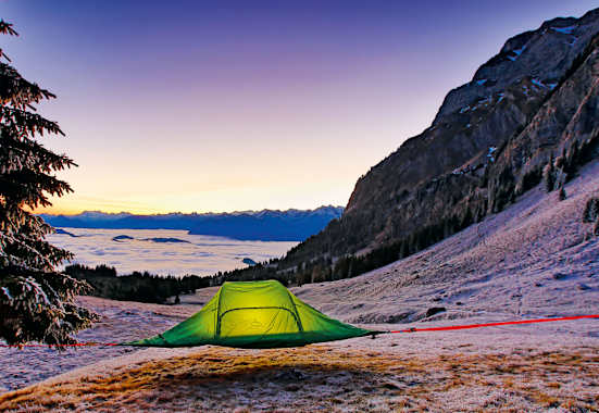 Tree Tent: Schwebendes Baumzelt am Fräkmüntegg in den Emmentaler Alpen