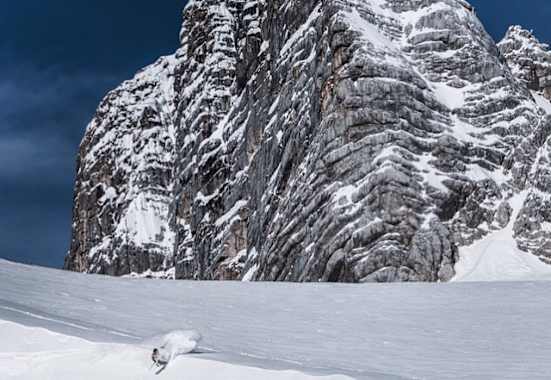 Surfen auf einer gefrorenen Welle, Dachstein Gletscher
