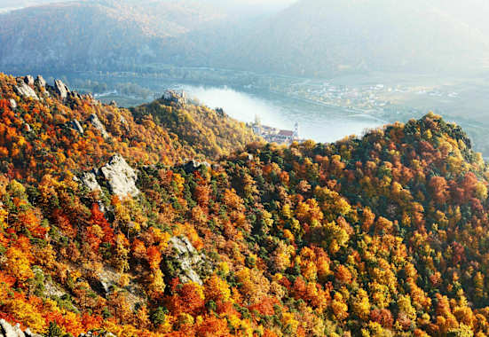 Die Wachau im Herbst: Blick auf die Ruine Dürnstein