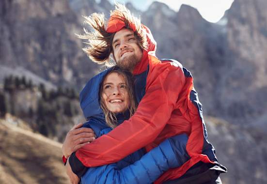 Wandern: Paar im Gebirge