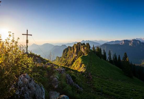 Die Chiemgauer Alpen rund um Ruhpolding bieten wunderschöne Wanderungen und Bergtouren, hier die Haaralmschneid.