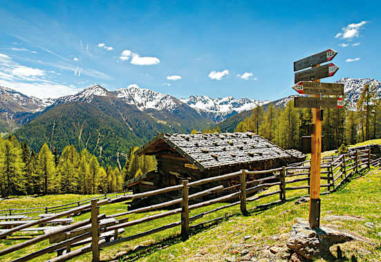 Wandern am Ultner Sonnenhang bei prachtvollem Wetter.