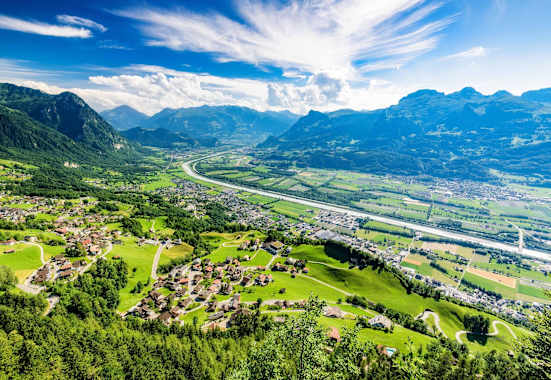 Blick von Masescha auf Triesenberg und das Rheintal