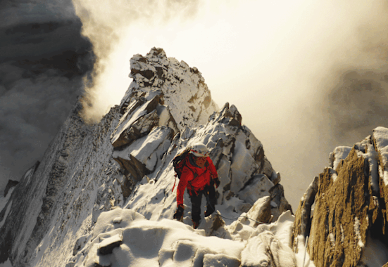 Die bergführende Traumerfüllerin Magdalena Habernig auf dem Weisshorn (4.504 m) in den Walliser Alpen