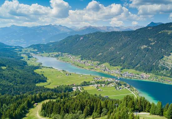Luftaufnahme vom Weißensee in Kärnten