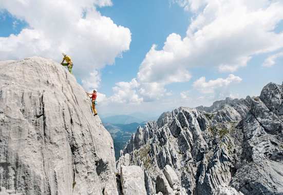 Beeindruckte Felslandschaften am Weg zum Gipfel