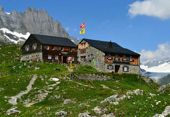 Die Windgällenhütte in den Glarner Alpen im Kanton Uri (Schweiz)