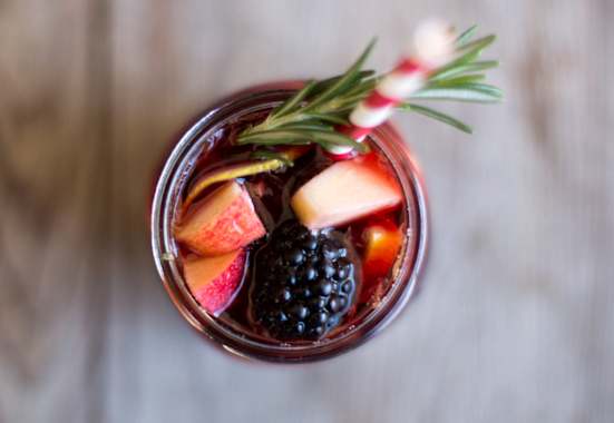 Sangria dekoriert von oben