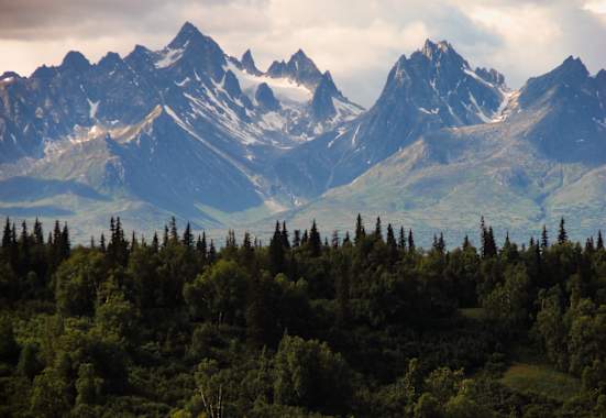 Wandern im Frühling bei Schnee