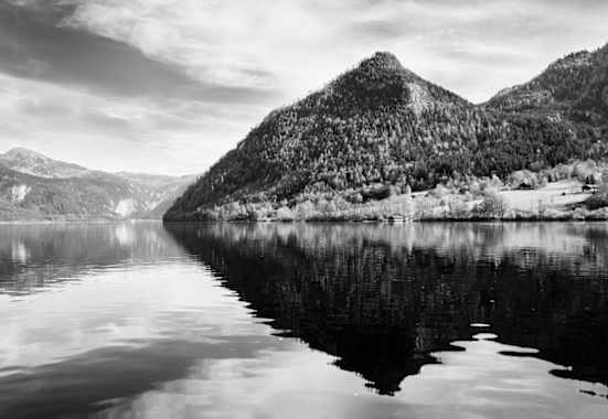 Der Grundlsee: Mystik und Schönheit umgibt den malerischen Or im Salzkammergut.