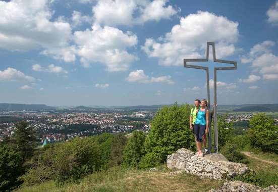 Auf der Zeugenbergrunde genießt man wunderschöne Aussichten.