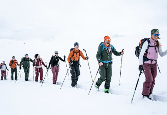 DIE TOUR 2025: Gemeinsam durch den Tiefschnee – Skitouren-Abenteuer am Arlberg
