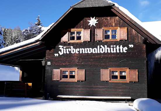 Die Zirbenwaldhütte ist eine urige und gemütliche Selbstversorgerhütte im steirischen Gebiet der Lavanttaler Alpen.
