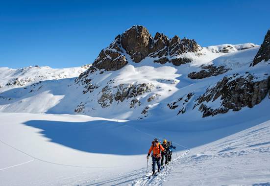 Von der Diavolezza, im Hintergrund ganz links, aus geht die Skitour über den Persgletscher Richtung Gipfel des Piz Palü.