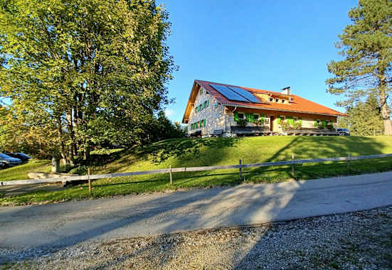 Die im Landkreis Oberallgäu, auf einer Höhe von 936 m gelegene Schwand-Alpe, befindet sich im Besitz der DAV-Sektion Ulm. 