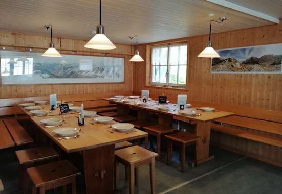 Essensraum der Etzihütte
