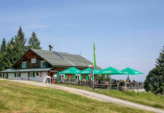 Die urige Lustenauer Hütte ist eine kleine, bewirtschaftete Hütte und Einkehr im Bregenzerwaldgebirge in Vorarlberg.