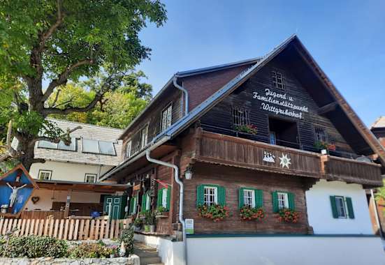 Die Jugendherberge Wittgruberhof steht nördlich der Kleinstadt Weiz im Grazer Bergland in der Oststeiermark.