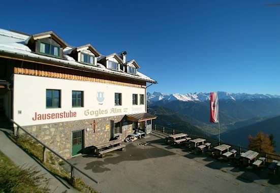 Die Gogles Alm in bester Aussichtslage.