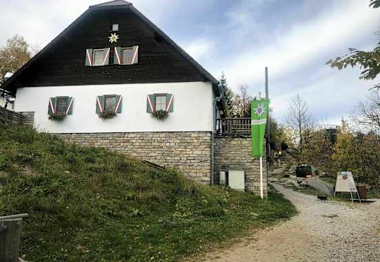 Die Nebelsteinhütte befindet sich nahe der tschechischen Grenze auf einem der höchsten Berge des Waldviertels