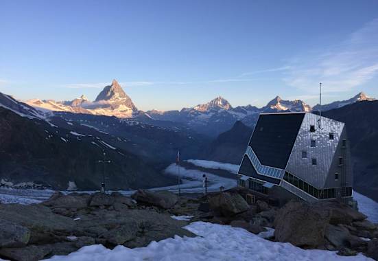 Monte Rosa Hütte mit Matterhorn