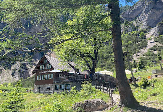 Die Silberkarhütte liegt im Herzen des Dachstein-Massivs.