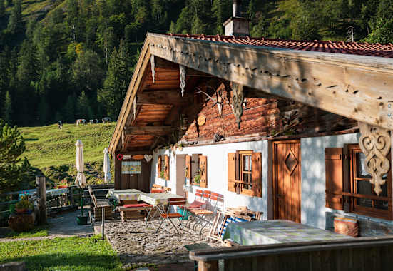 Die Thorau Alm lädt zu einer gemütlichen Jause ein.