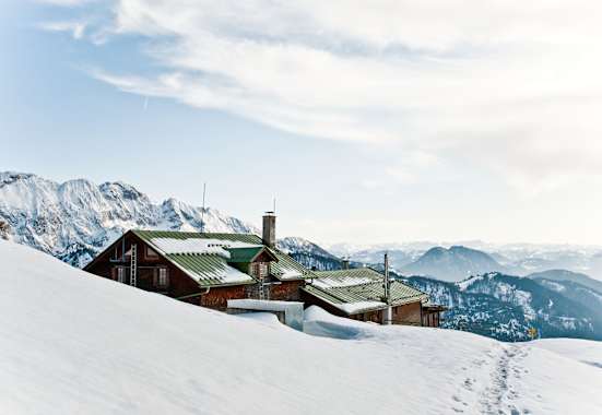 Die Vorderkaiserhütte im Kaisergebirge im Winter