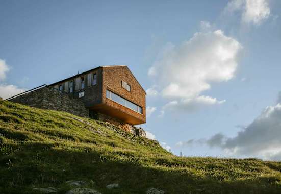 Die Olperer Hütte mit dem tollen Panoramafenster.