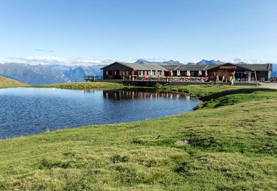 Das Bergrestaurant Alpe Foppa mit See